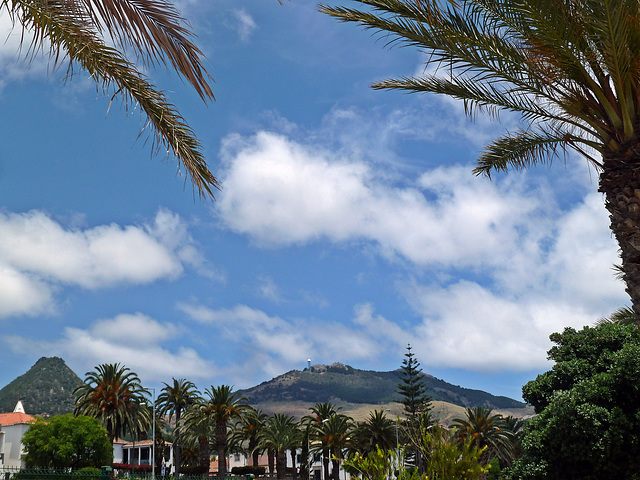 Sicht auf den Pico do Castelo auf Porto Santo, 437 M.ü.M