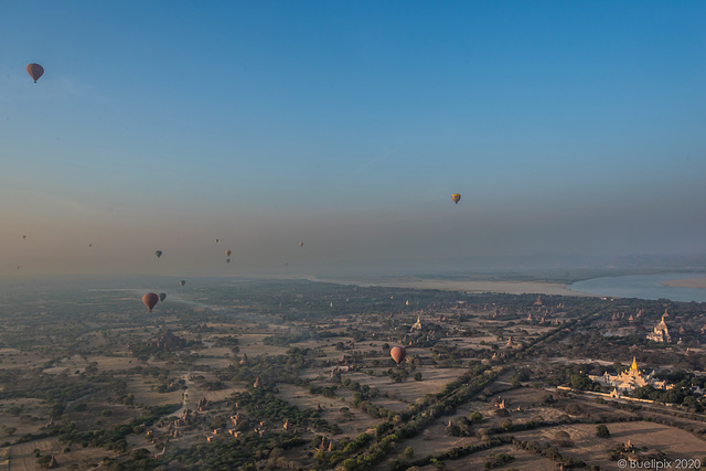 im Ballon über Bagan (© Buelipix)