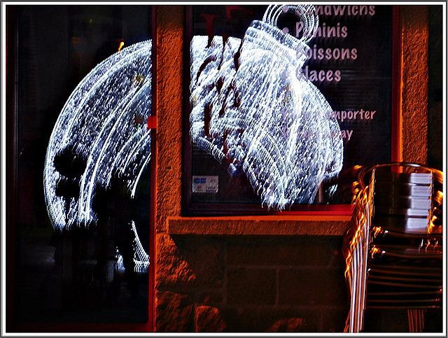 Reflets d'illuminations de Noel 2017 à Dinan (22)