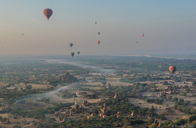 im Ballon über Bagan (© Buelipix)