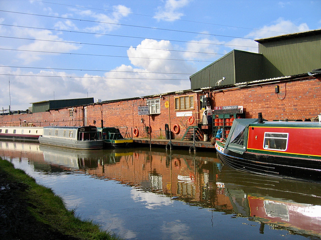 The Little Chandlery Shop at Stoke Wharf on the Birmingham and Worcester Canal