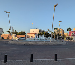 Rond -point et fontaine/ Roundabout and fountain