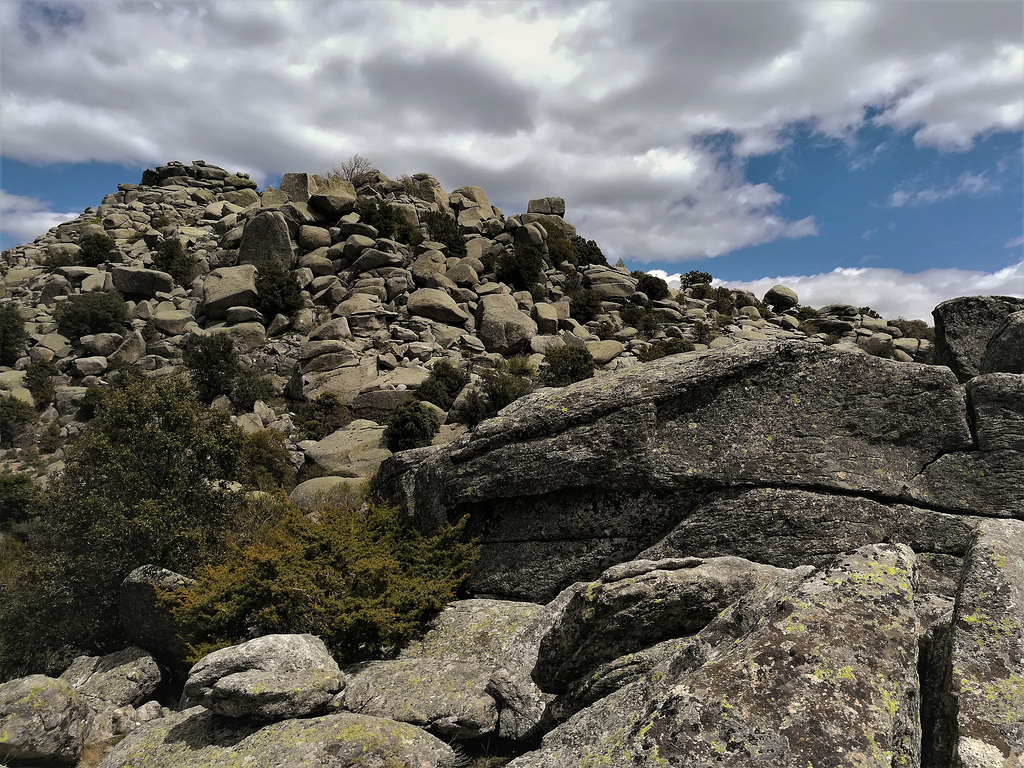 The scramble up to Mushroom Rock starts here