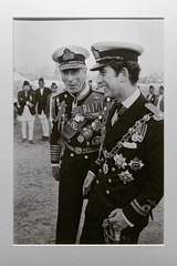 "Lord Mountbatten et le prince Charles lors du couronnement du roi Birendra, Katmandou, Népal"  (M.-L. de Decker - 24 février 1975)