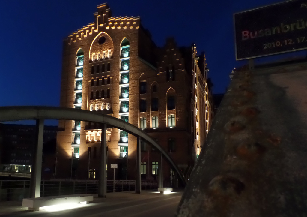 An der Busanbrücke in der Speicherstadt