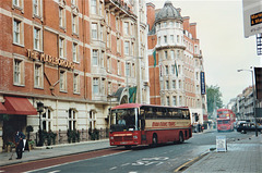 Pullmanor (Evan Evans Tours) E662 KCX in London – 25 Sep 1991 (152-19)