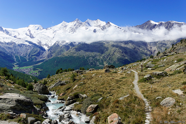 Kreuzboden, Blick nach Süd-West auf die Mischabelgruppe (© Buelipix)