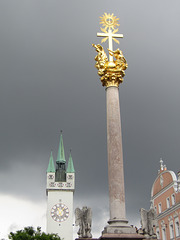 Dreifaltigkeitssäule und Stadtturm