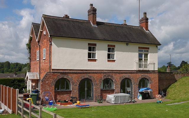 Salt - former railway station from S 2015-06-22