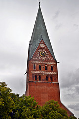 Zifferblatt und Glockenturm der St. Johannis (Lüneburg)