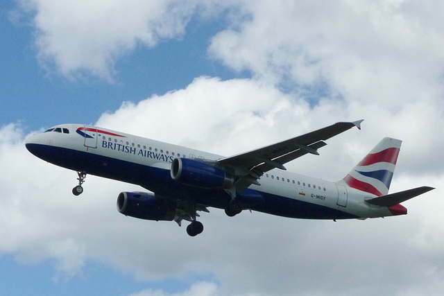 G-MIDY approaching Heathrow - 6 June 2015