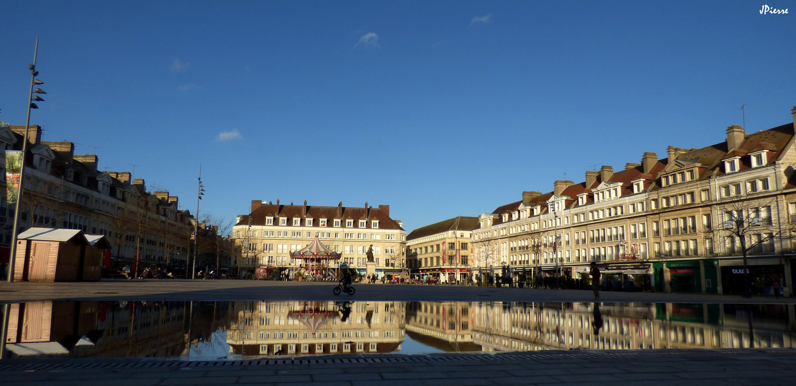 Beauvais - place Jeanne Hachette