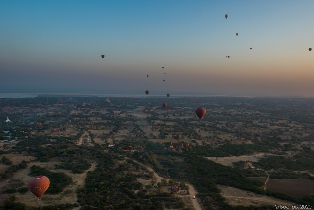 im Ballon über Bagan (© Buelipix)