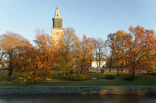 La cathédrale et son parc