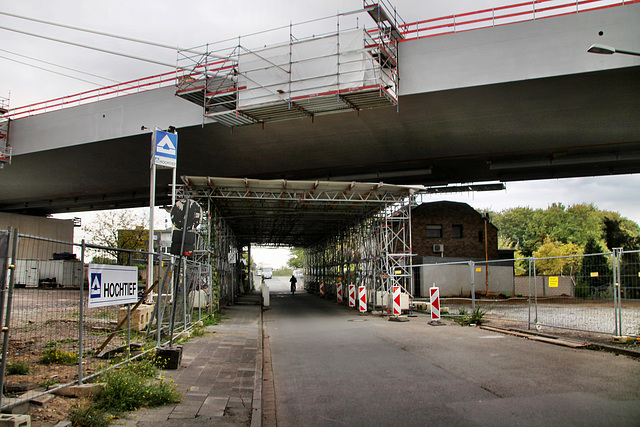Wiesenstraße unter der Rheinbrücke Neuenkamp (Duisburg-Homberg) / 3.10.2022