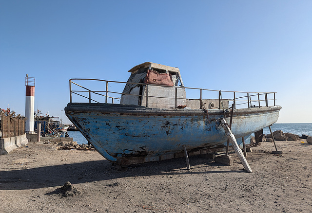 Bateau de pêche pas trop en forme