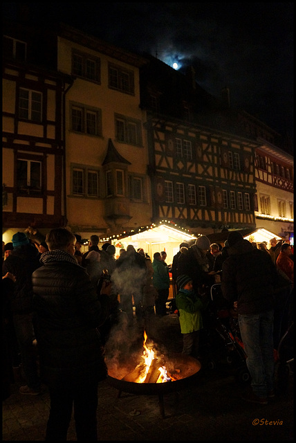 Weihnachtsmarkt mit Mondscheinflair