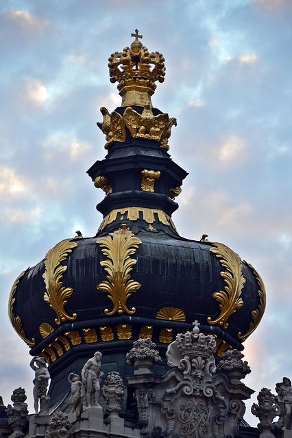 Die Spitze des Kronentors im Dresdner Zwinger