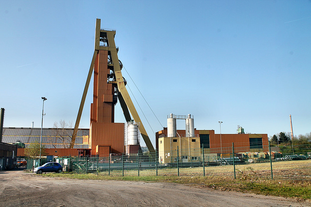 Fördergerüst von Schacht Grimberg 2 mit Maschinenhaus (Bergkamen) / 9.04.2017