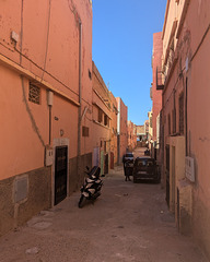 Qui s'y risque, s'y frotte !