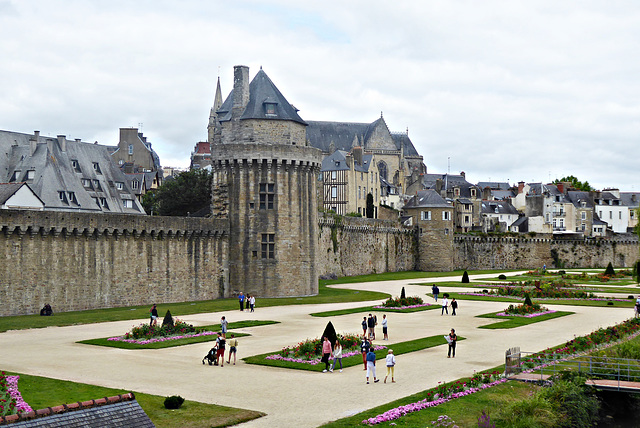 VANNES remparts et jardins