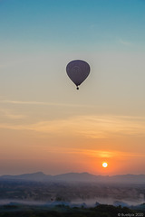 Sonnenaufgang über Bagan (© Buelipix)