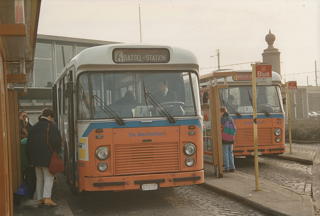 De Lijn 5081 (0741 P) and 4492 (ABB 336) in Mechelen - 1 Feb 1993 De Lijn 5081 (0741 P) and 4492 (ABB 336) in Mechelen - 1 Feb 1993
