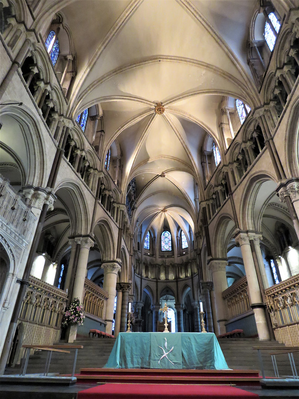 canterbury cathedral (35) william of sens late c12 choir with sexpartite vaulting, narrowing into the slightly later trinity chapel