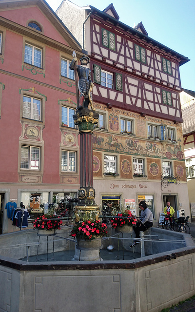 Eidgenoss-Brunnen am Rathausplatz