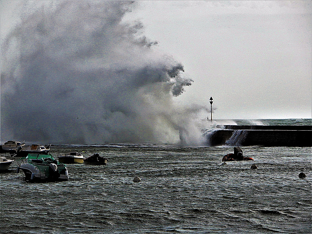 quand la vague sort ses griffes