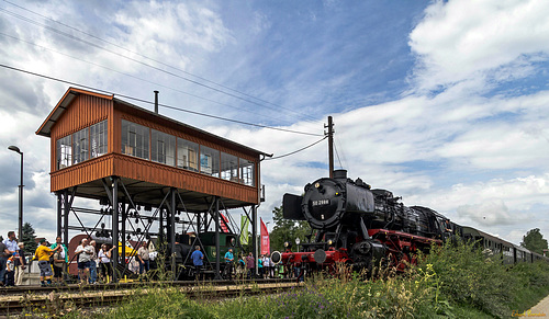 Dampflok und Reiterstellwerk