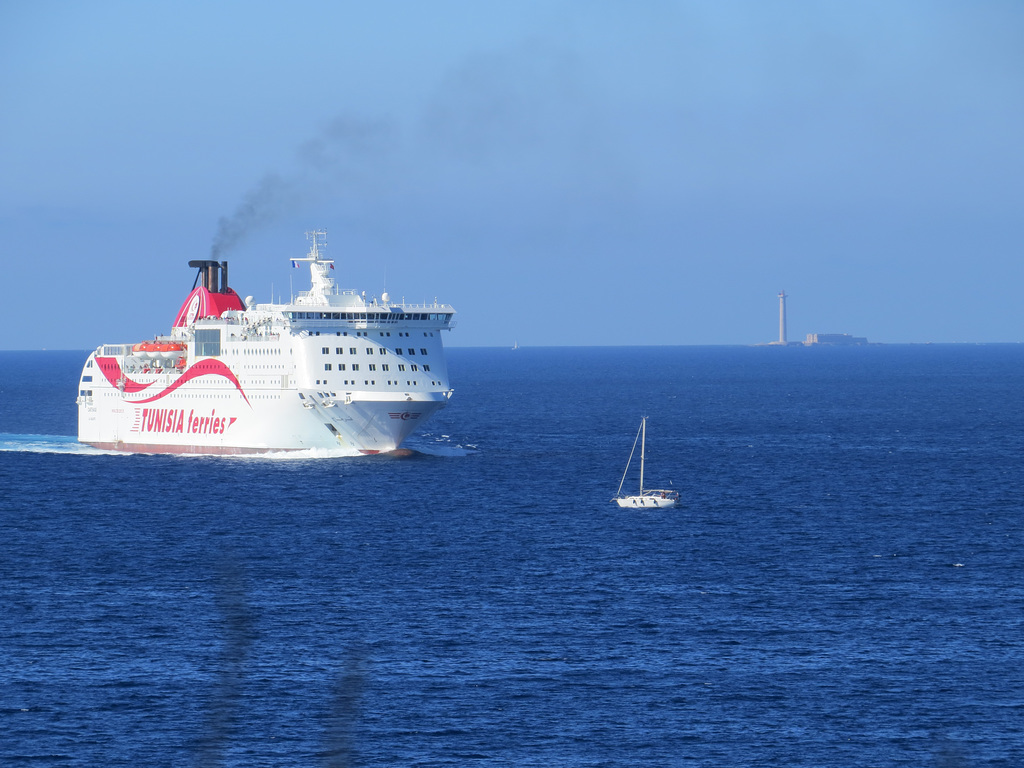 Tunisia Ferries en approche.