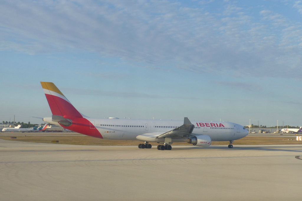 EC-LUK departing MIA - 13 March 2018