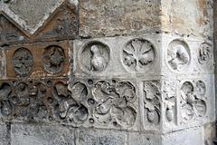 Sculptures du portail de la Cathédrale de Sées