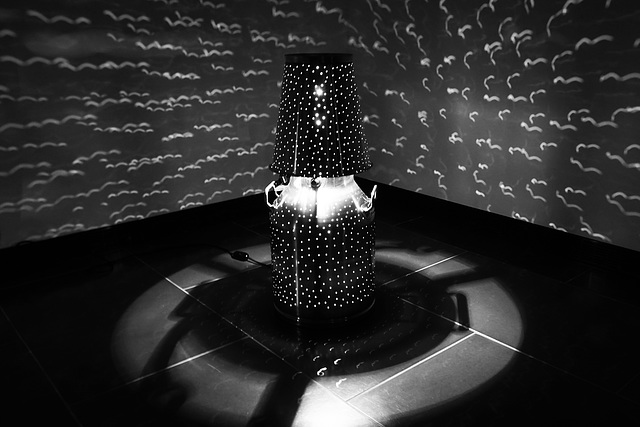 Pouring Lights - ein Kunstobjekt von Rolf Sachs  | Pouring Lights - An art object by Rolf Sachs