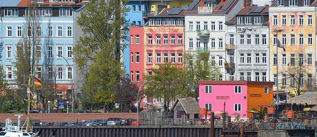 Die St. Pauli Hafenstraße, gesehen von Hamburg-Steinwerder