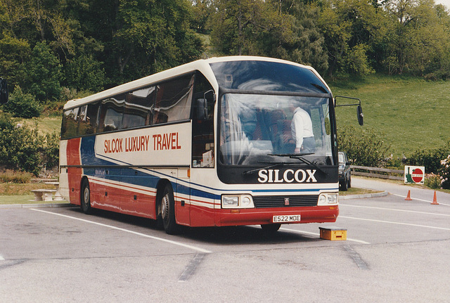 Silcox Coaches E522 MDE at Drumnadrochit - Jun 1991 (EG2)