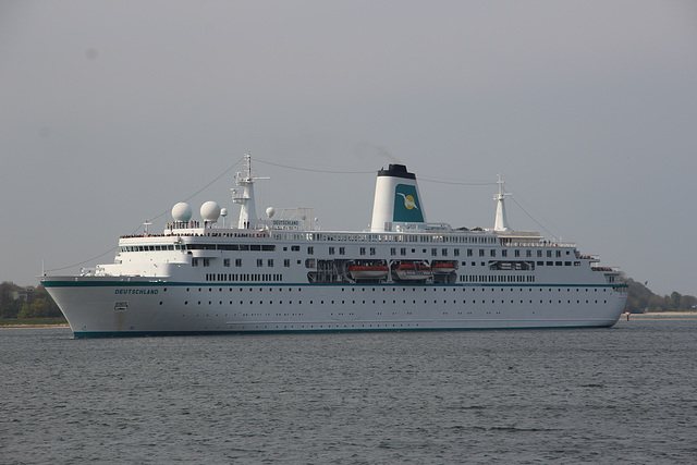 Die Deutschland auf der Kieler Förde