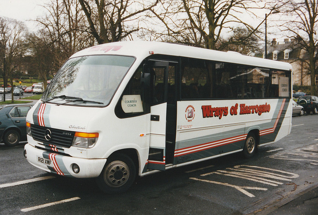 Wrays Coaches R121 XWF in Harrogate – 25 Mar 1998 (384-06)