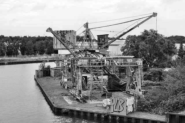 Alter Verladekran am Petroleumhafen (Hafen DOrtmund) / 19.08.2023