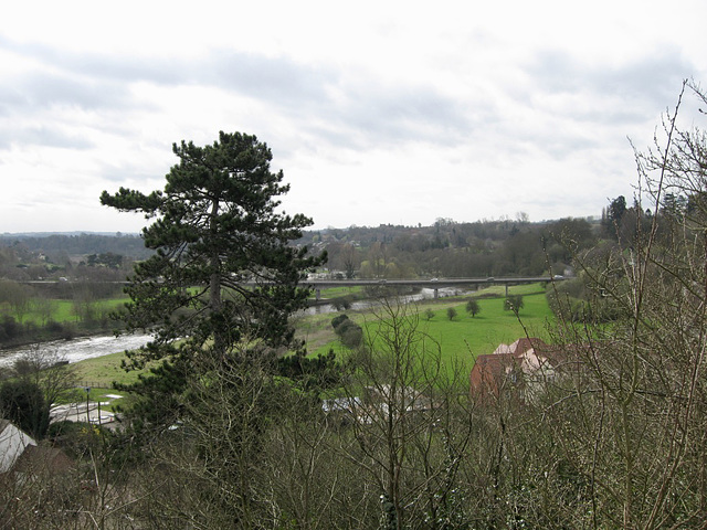 Looking upstream along the River Severn from Castle Way, Bridgnorth.