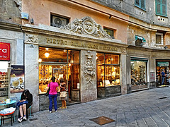 Antica pasticceria del centro storico genovese