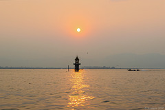 Sonnenuntergang auf dem Inle-See (© Buelipix)