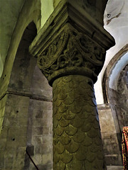 canterbury cathedral (12)mid c12 crypt capital and scaly column