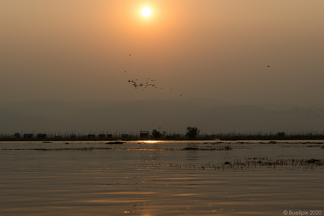 Sonnenuntergang auf dem Inle-See (© Buelipix)