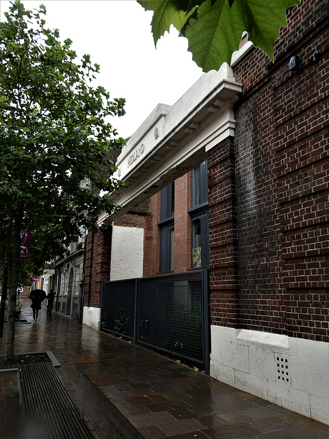 Preserved Midland Red garage entrance in Leicester - 27 Jul 2019 (P1030364)