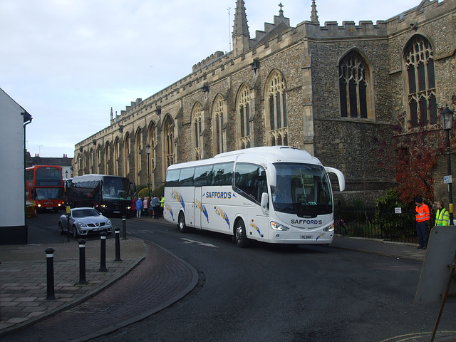 DSCF0350 Saffords Coaches TIL 5417 (YN62 DXW, WSC 267) in Bury St. Edmunds - 25 Nov 2017