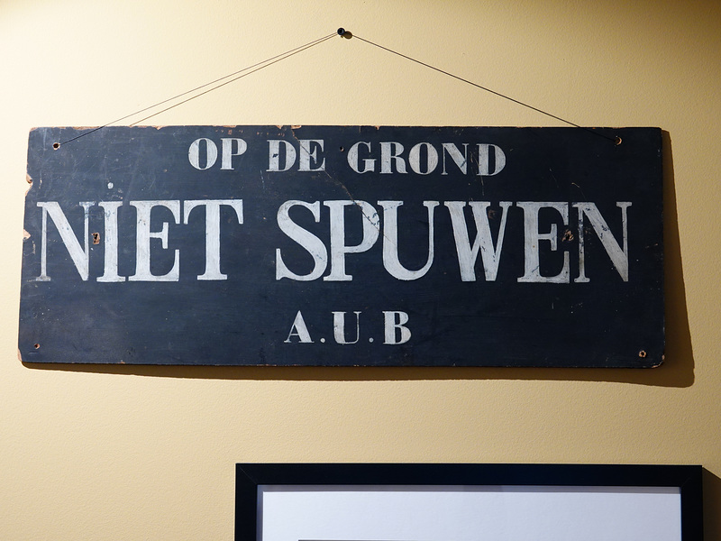 NIET SPUWEN op de grond, A.U.B.