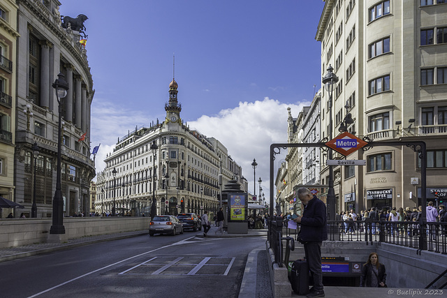 Metrostation in der Calle de Alcalá (© Buelipix)