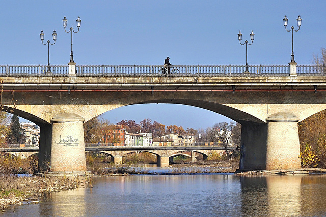 Sfilata di ponti sul torrente